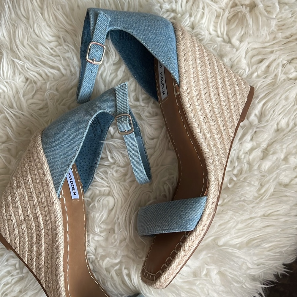 NEW Steve Madden Blue Denim Submit Round Square Toe Buckle Closure Wedge Sandals - Picture 7 of 7